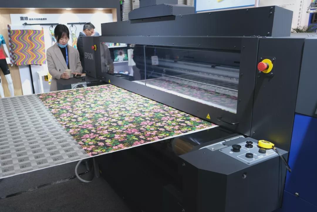 卓越品质成就高端之选,爱普生推出&ldquo;蒙娜丽莎&rdquo;ML-8000 工业纺织直喷数码印花机
